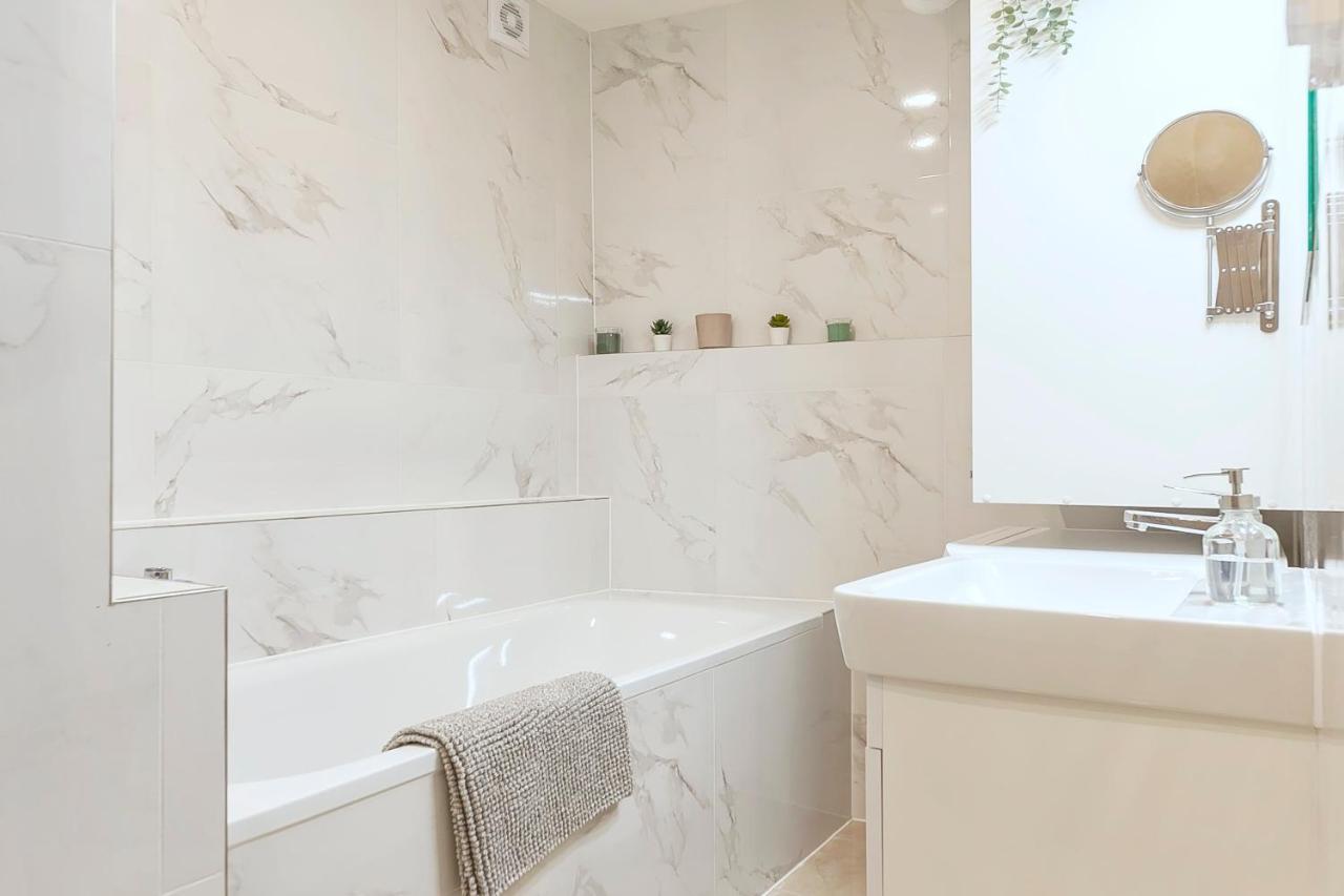 Popular Location / Street View / 4 Ppl / Netflix Apartment Prague Luaran gambar