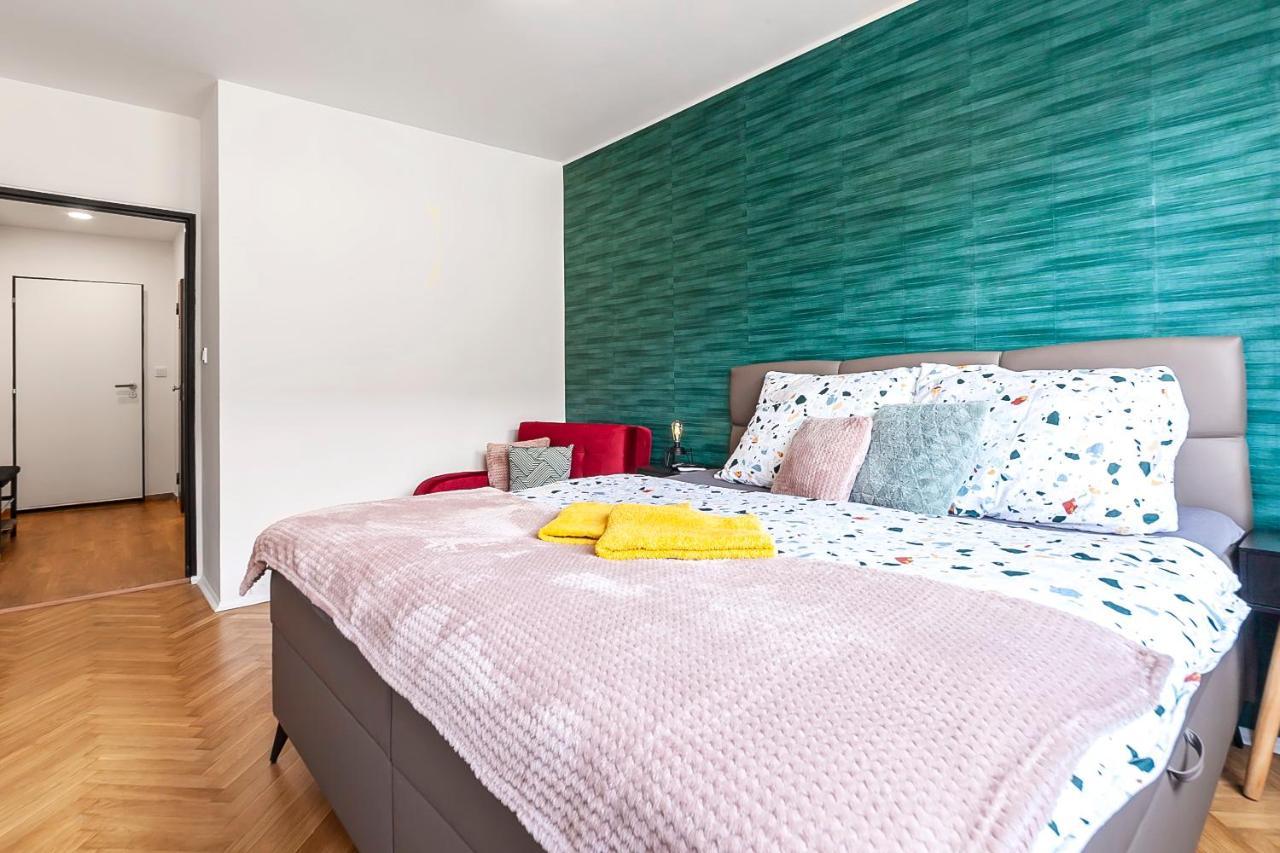 Popular Location / Street View / 4 Ppl / Netflix Apartment Prague Luaran gambar