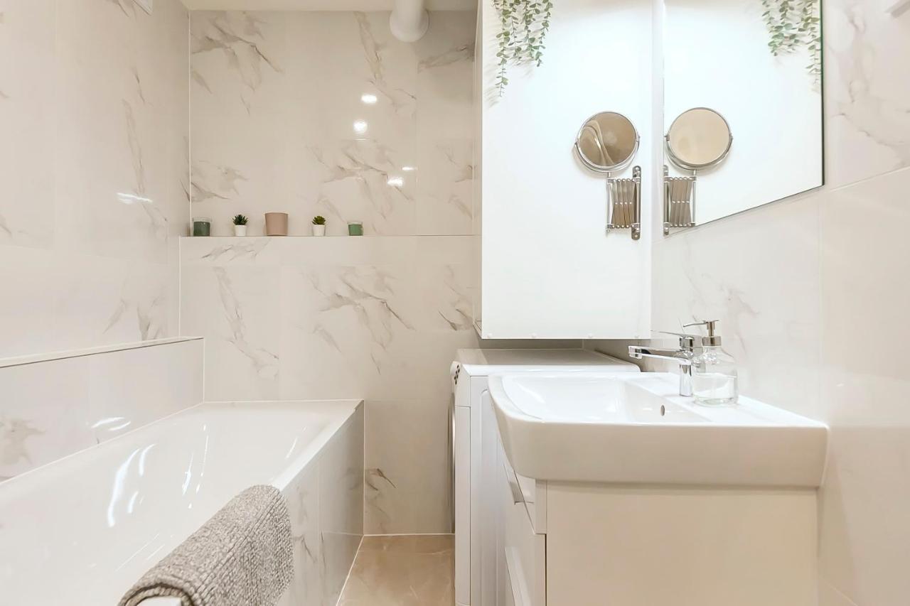 Popular Location / Street View / 4 Ppl / Netflix Apartment Prague Luaran gambar