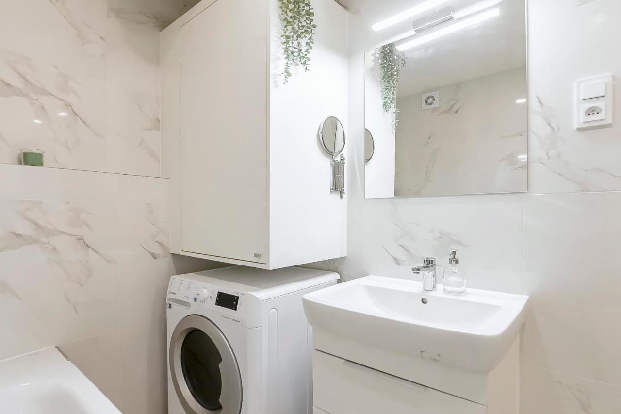 Popular Location / Street View / 4 Ppl / Netflix Apartment Prague Luaran gambar